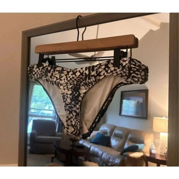 Billabong Beach Batik Hawaii Bikini Bottom - Women's‎ Size Large NWT - Picture 1 of 7